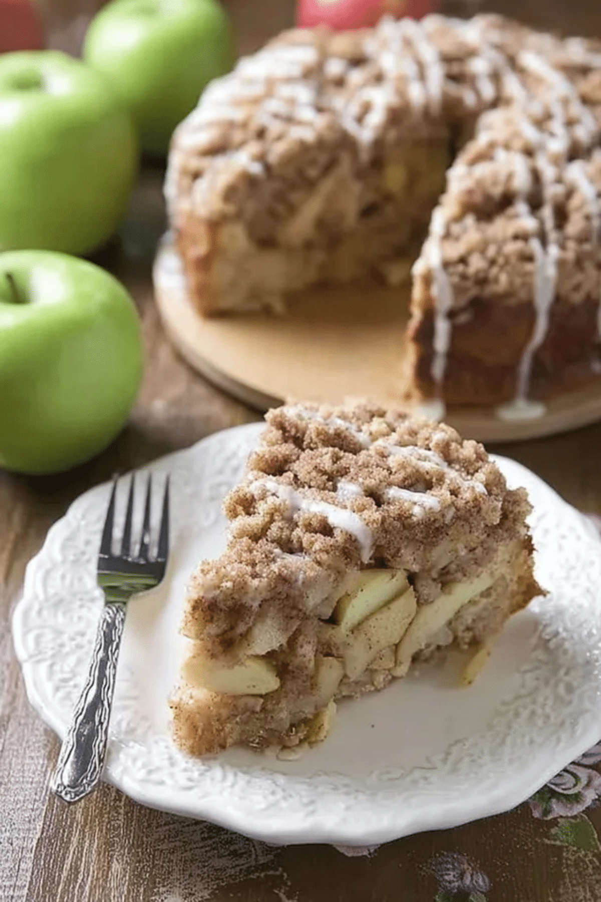 Cinnamon Apple Crumb Cake Recipe – A Sweet and Cozy Fall Delight