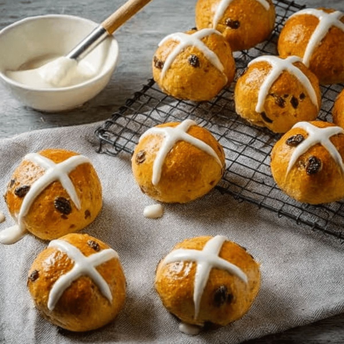 Best Traditional Hot Cross Buns Recipe - Recipes by Lucelle